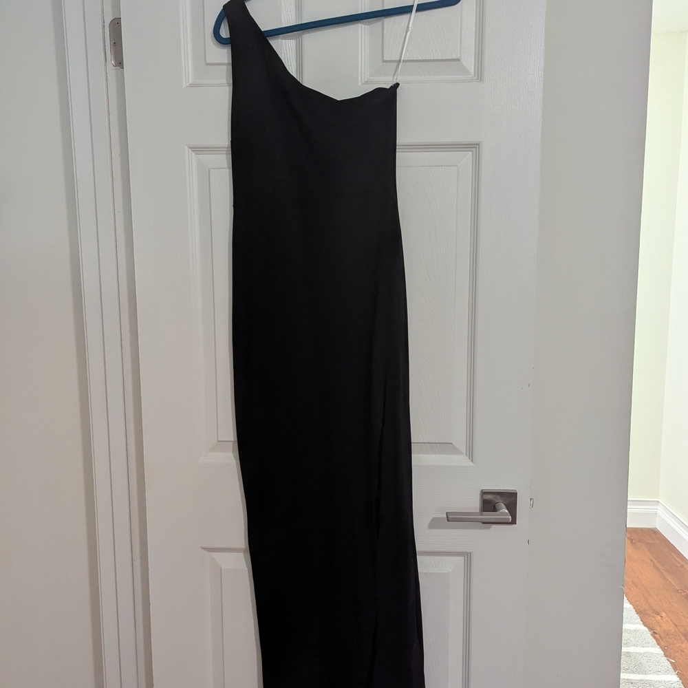 Elegant Black One-Shoulder Dress